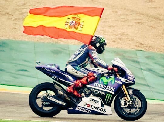 EMELMANI's tweet photo. GRANDE, ENORME...... #JorgeLorenzo CAMPEÓN del mundo en #MotoGPValencia. ¡¡Enhorabuena!!

VIVA ESPAÑA......!!!! https://t.co/TOFLEHtVAZ