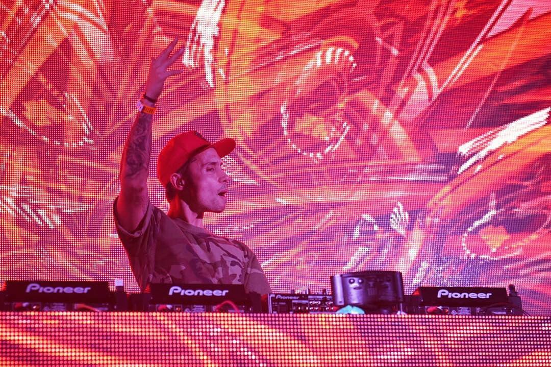Armada's tweet photo. Oehhhh we like #BringThatBeat by @Bassjackers! Out now on @SmashTheHouse https://t.co/M3YJn2HedN https://t.co/rCaWgrbvdB