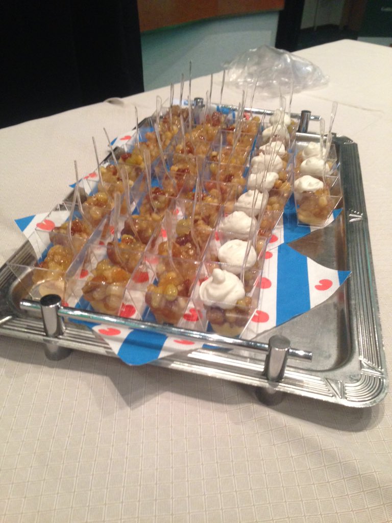 Folkertklaas86's tweet photo. Genieten met een hoofdletter G! Bij het oogstfeest van @defryskefrucht #dff15 #puur #lokaal #fryslan #appels 👍 https://t.co/7LIeHWRLOu