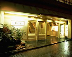carlymwb61's tweet photo. 渋温泉　古久屋
小林一茶の愛したかけ流し１００％の豊富な天然温泉、館内九湯巡りをどうぞ。
https://t.co/QRv5qfBIOk https://t.co/J6V9VmxoYM