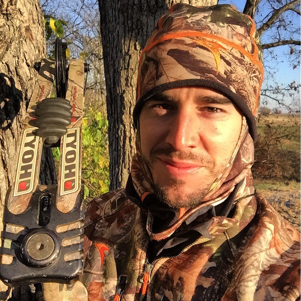 BackroadCRAIG's tweet photo. Ready to give an Illinois buck a ride in the back of the truck... 👊🏼 https://t.co/IysKtTiDSN