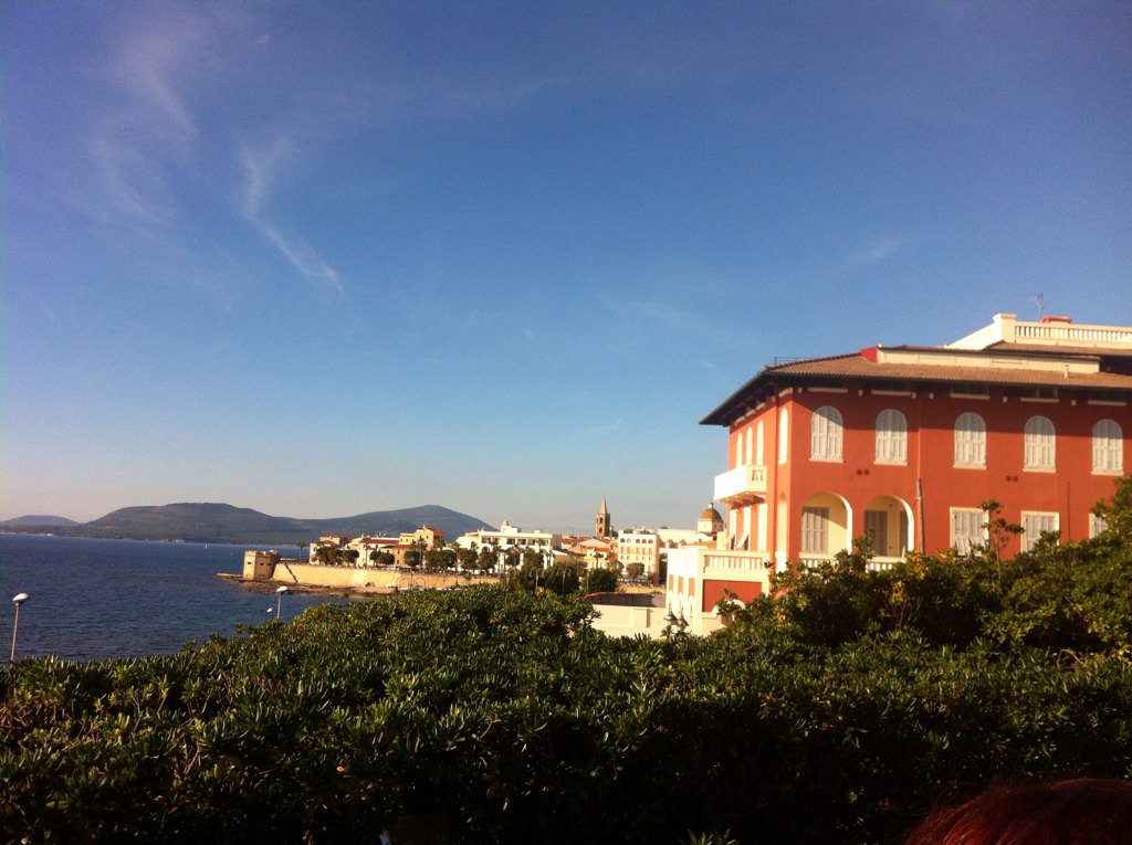 zazieapiedi's tweet photo. La triste vita di un sardo ad Alghero #villamosca https://t.co/gx5okXt44y