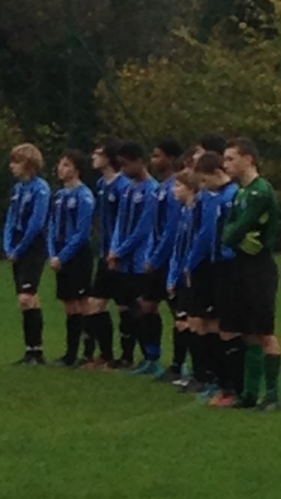 MagsTitans14's tweet photo. Boys observe a minutes silence #RememberanceSunday https://t.co/Duvax2urbM