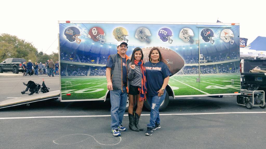 heyitsmeceleste's tweet photo. #UTSAHC15 πΆπ· https://t.co/SawF1LBs9X