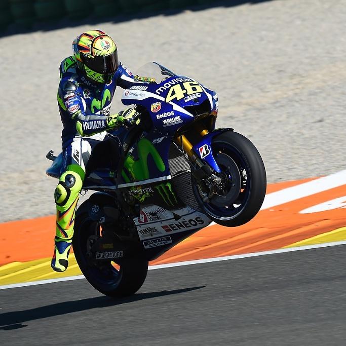 rossistas's tweet photo. Gracias por este 2015. Lo has intentado hasta el final, y eso es lo que importa. Bravo .@valeyellow46 #iostoconVale https://t.co/OQPyOvZQx9