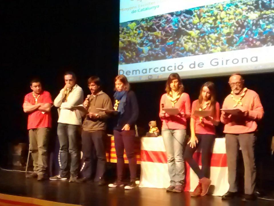 EscoltesiGuies's tweet photo. L'equip sortint de @demgirona llegeix l'informe crític davant una assemblea amb més de 200 caps https://t.co/I56yaoAZlS