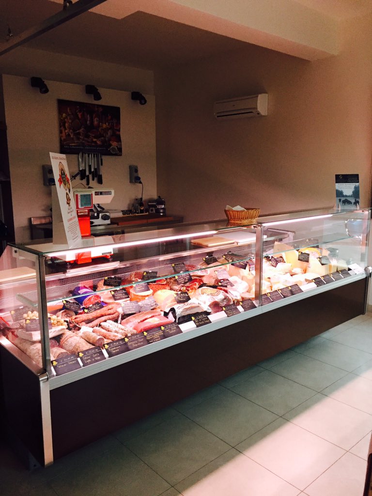 aTipicoComiso's tweet photo. Buona Domenica #Staff #aTipico #BottegaDelGusto https://t.co/vcZxaLRnmQ