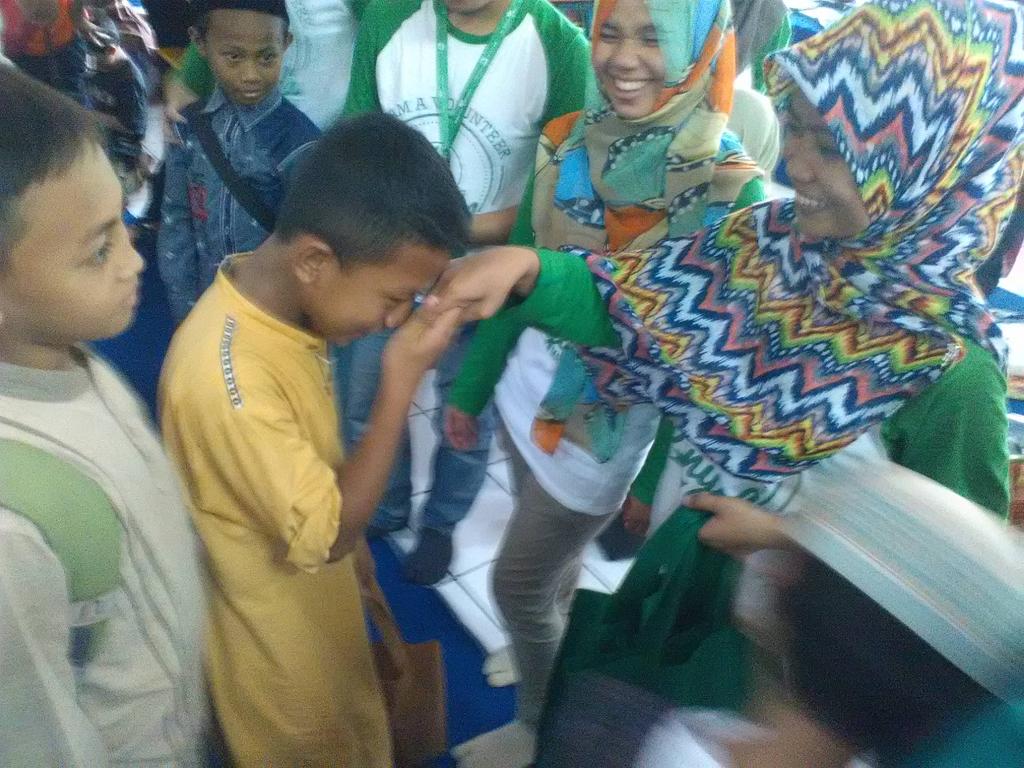 Terimakasih kpd adik-adik <a href="/kpajmks/">Komunitas Pecinta Anak Jalanan (KPAJ) Makassar</a> <a href="/Lentera_Negeri/">Lentera Negeri</a> yg sudah turut berpartisipasi kalian mengagumkan :) #puscer2015