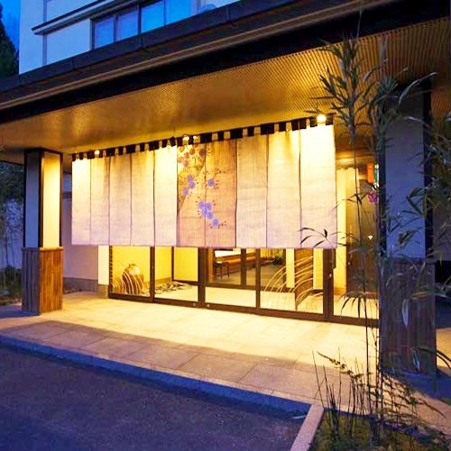 qijevapuzip's tweet photo. 京ＹＵＮＯＨＡＮＡ　ＲＥＳＯＲＴ　翠泉
“特別なおもてなし”と“繊細な飾りあふれる膳に心躍る”そんな『上質の大人のひととき』をごゆるりと
https://t.co/MfaxjUkcJb https://t.co/x0TEhTJVBX