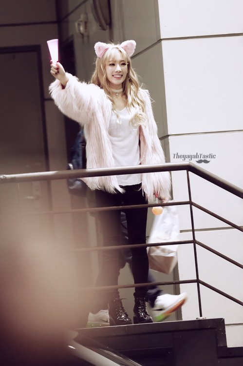 SMTown_SNSD's tweet photo. 151031 SNSD Taeyeon by TheyayahTastic https://t.co/dLAZ67oFaU