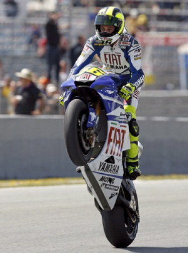 GridoOfficial's tweet photo. Comunque andrà  @ValeYellow46 con il suo anticonformismo è stato e rimane il più grande di tutti #iostoconVale https://t.co/nsaWt8Wp9G