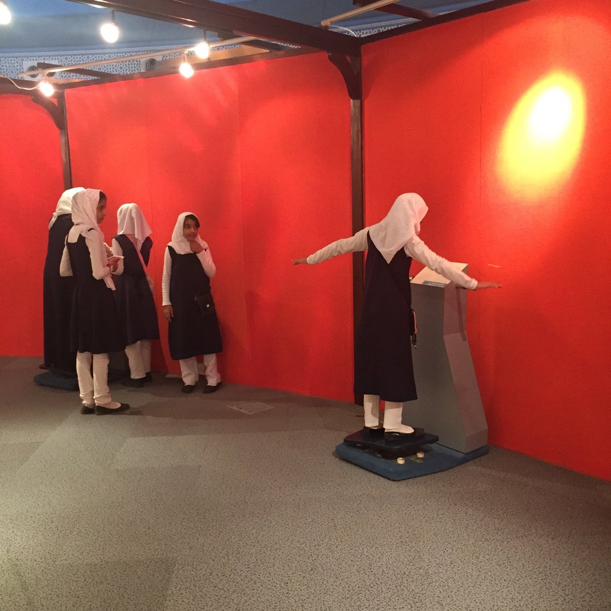 نظمت المدرسة رحلة تعليمية لمتحف الطفل للطالبات المجيدات في مادة الدراسات الاجتماعية .