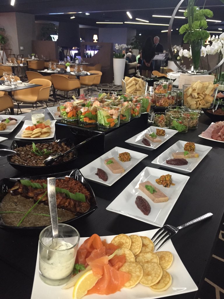 Legal_Fred's tweet photo. Aujourd'hui c'est un brunch qui attend nos clients @FFTennis_VIP au Lounge #bnppmvip #BNPPM https://t.co/mfaXKcfwaB