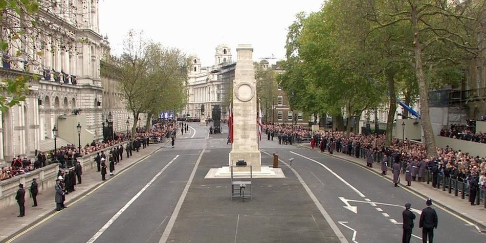 BBCBreaking's tweet image. Two-minute silence about to be observed in tribute to war dead bbc.in/1WJp9JV  #RemembranceSunday