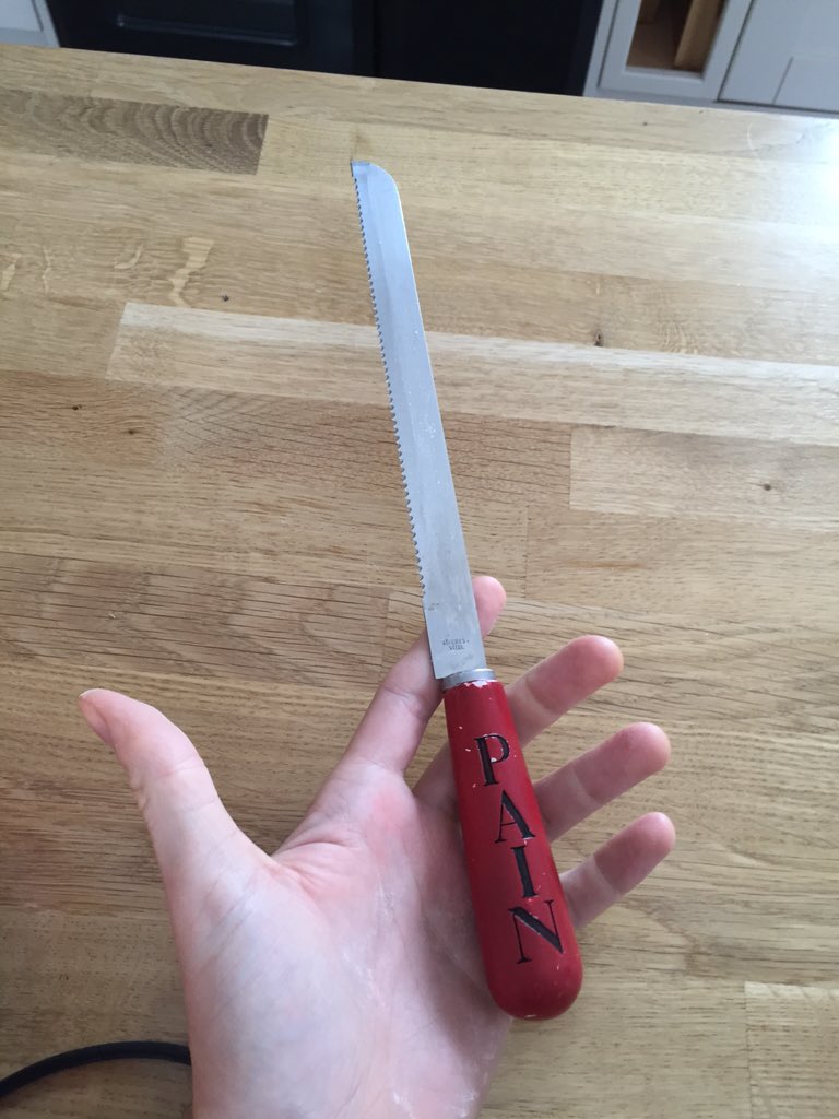 beardyman's tweet photo. I'm assuming this is supposed to be french... If not, that's one fucked up knife.. https://t.co/liyGVjjBhr