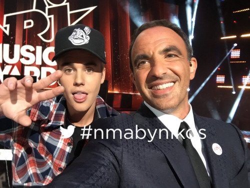 ksujustin_'s tweet photo. nikosaliagas: #nmabynikos thank u @justinbieber merci et bravo #nma @tf1 https://t.co/3fhod9KMRg