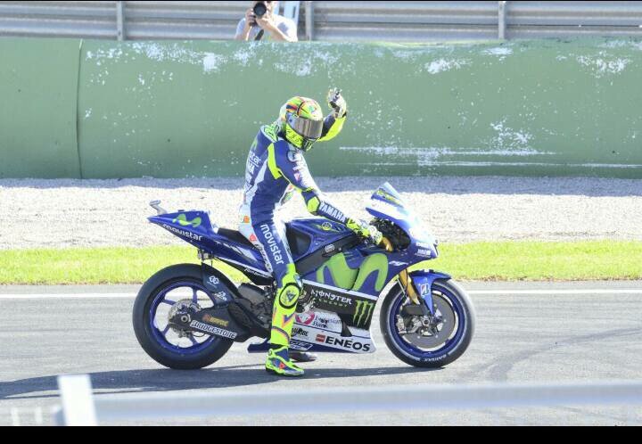 Shaky46's tweet photo. Andiamo @ValeYellow46 YO CREO! #sempreconte #iostoconrossi #iostoconVale #sempre46 ❤️ https://t.co/QuvTVacsgk