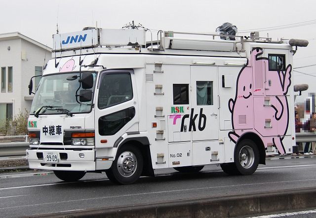 おかやまマラソンで見た車両その3。テレビ中継車。山陽放送こんなん