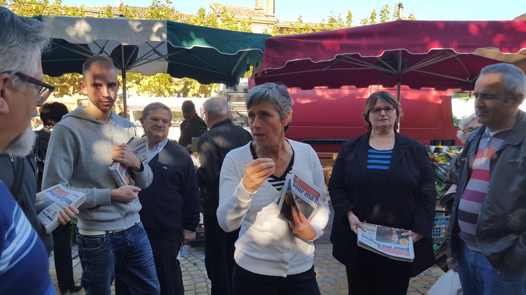 Tractage marché de Villemur <a href="/elispouchelon/">Elisabeth Pouchelon</a> @AvecReynie31 <a href="/DominiqueReynie/">Dominique Reynié</a> #electionregionale
