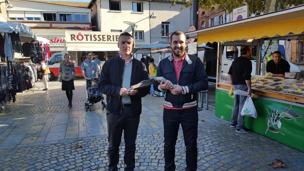 Tractage marché de Villemur <a href="/damienpendaries/">Damien Pendaries</a> <a href="/CavagnacH/">hugo cavagnac</a> #AvecReynié #lesrepublicains @AvecReynie31