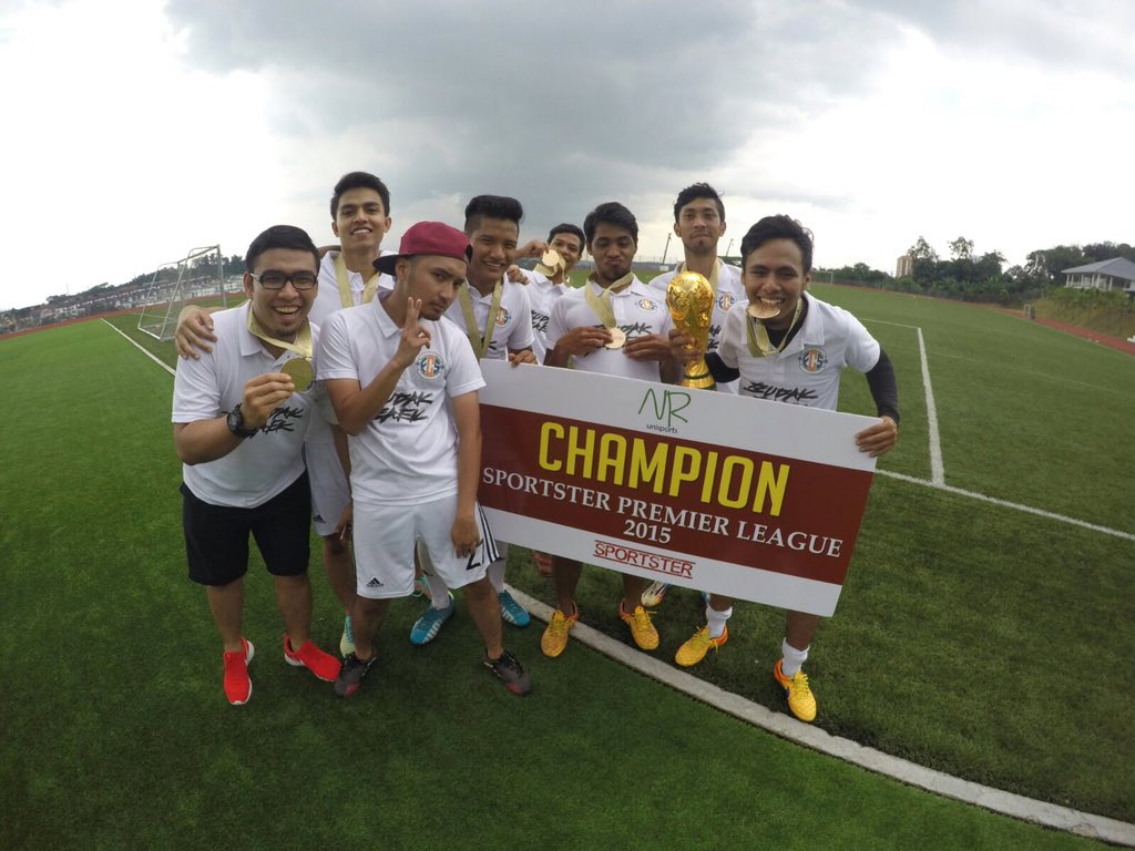 Fairul_Izzwan's tweet photo. We're Champions @fcserayan !! #SPL2015 #FCS ⚽️ https://t.co/wTnJcXacr9