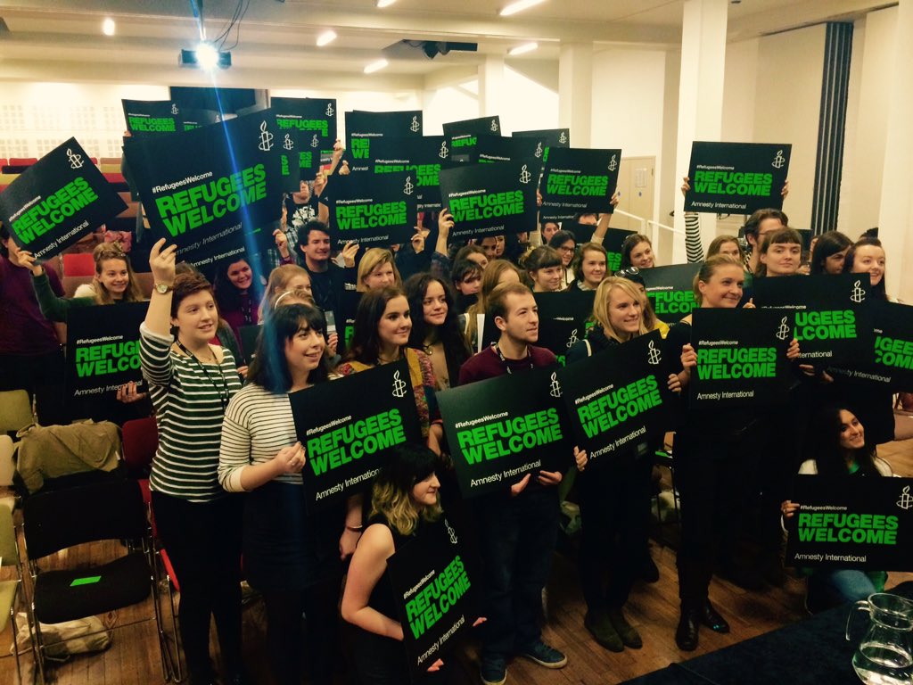 BathUniAmnesty's tweet photo. Standing with fellow student activists in solidarity with refugees #amnestystudentconf #refugeeswelcome https://t.co/yq5WaqIoAP