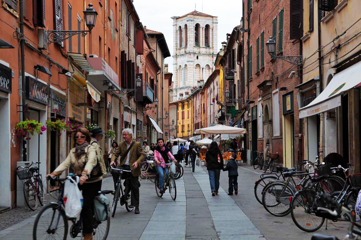 GodSavesCities's tweet photo. Ferrara, commercio accessibile: what else?  #Ferrara #network #showcase #smartcity #unife  https://t.co/5VpcATglRj https://t.co/msxtgynBYM