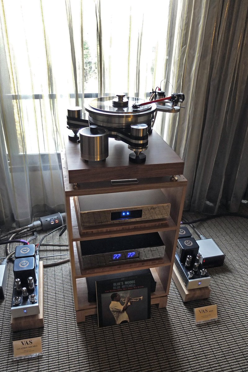 LivingAcoustics's tweet photo. Our room during the @NYAudioShow has been packed! With @Acoustic_Zen @vpiindustries @merrill_audio #VASAudio https://t.co/8EkmAmDPRv