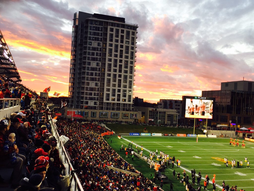 WeWantTheCup015's tweet photo. Last night was a amazing game! We are now #Number1 in  east! #RoadtotheGreyCup #Redblacks #redblacks4life #RNation https://t.co/S5DUCbvENb