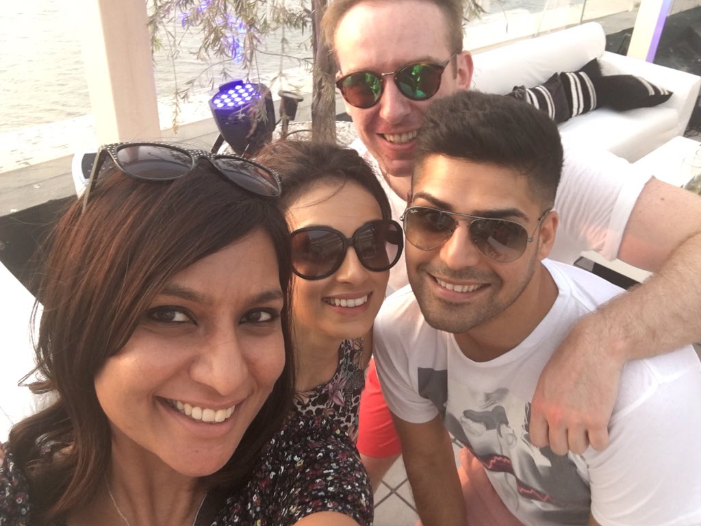 MissMalini's tweet photo. #Epic sundow! #butterevents #sunsetbombay @harpreetbaweja @meseemajaswal @acquinpais @monajuneja75 @mr_ballantines https://t.co/XXrjPLKG3h