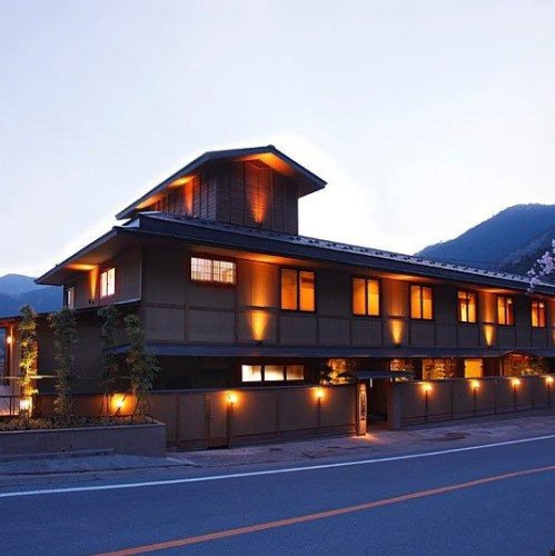 barbarmhg75's tweet photo. 茜彩庵　山水
半露天風呂付客室から眺める美しい湖畔の風景。ゆったりとした個室にて月替わりのお料理を。
https://t.co/NrYUbi6Vik https://t.co/knkI2shk2I