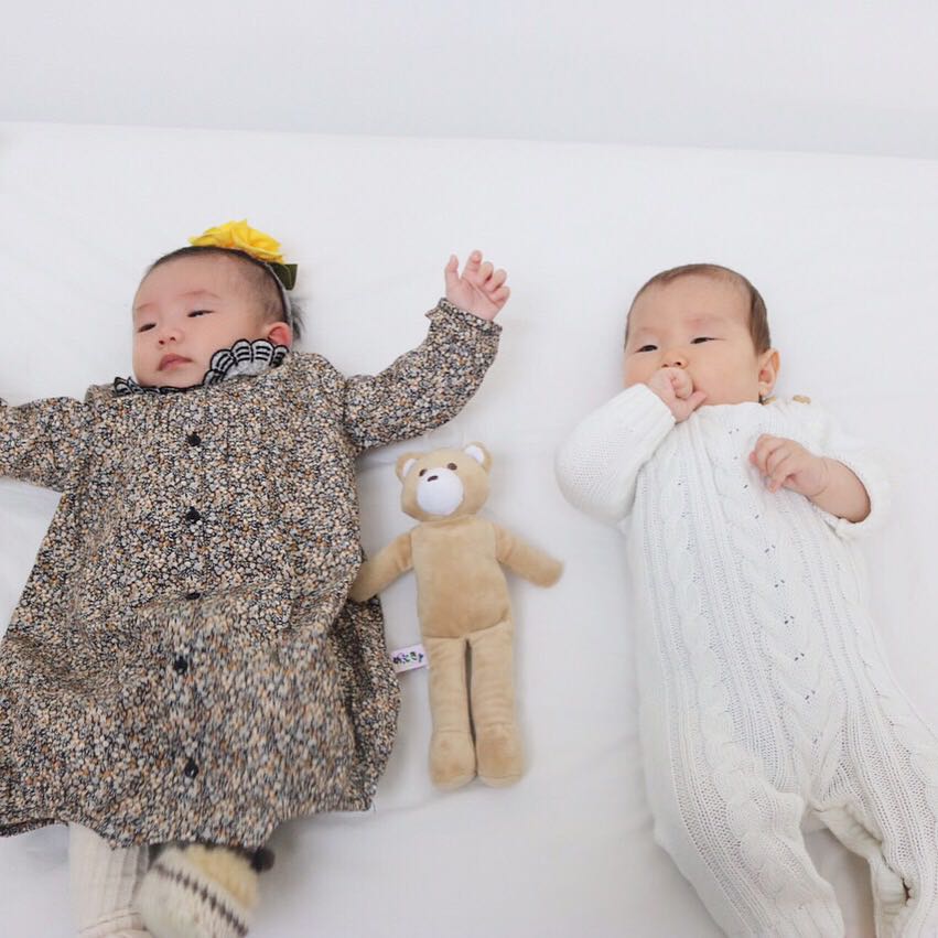 ネコ吸い 坂本美雨 森本千絵ちゃんと一緒にbrutusの取材 ふたりとも子連れで もぐらちゃんとなまこちゃん ふたりともおっきくなったねー 今日のなまこちゃん Baby 幼なじみ 生後104日 T Co Vartvz3al3