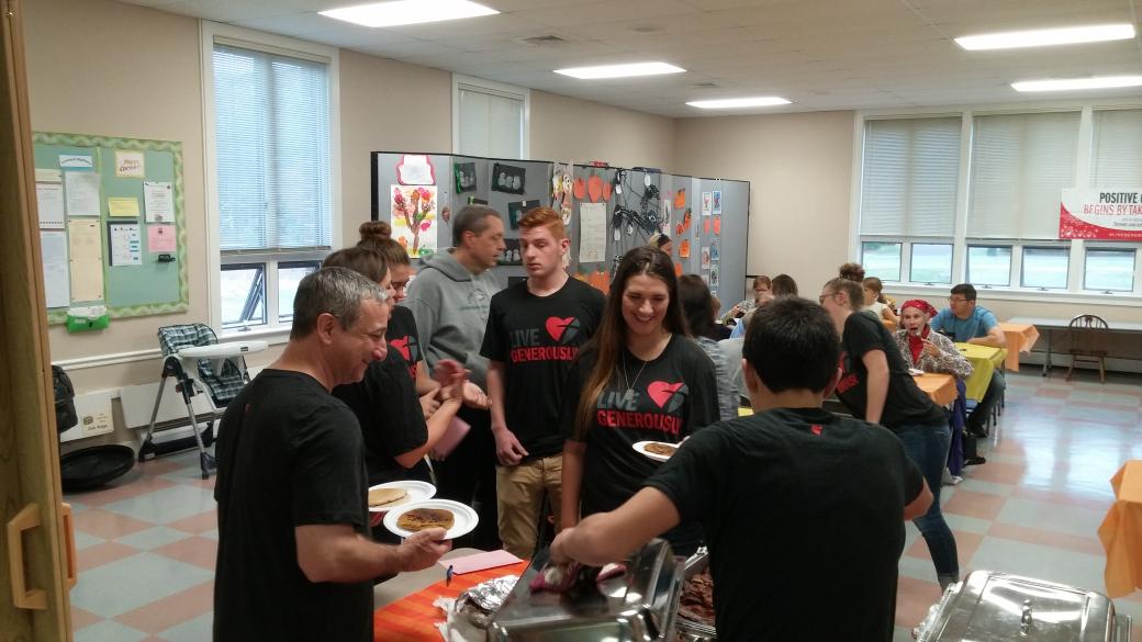 garystrayer1's tweet photo. Another great team serving up pancakes to benefit our youth program. Way to Go! #livegenerously https://t.co/5g47ZWUZZp