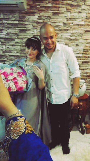 Queen_Elvy's tweet photo. Happy Fiance Day For @HuseinIDOL8 and @hilazach Smoga menjadi pasangan yang pling bahagia dan diberkahi Allah swt https://t.co/cZODRnStvT