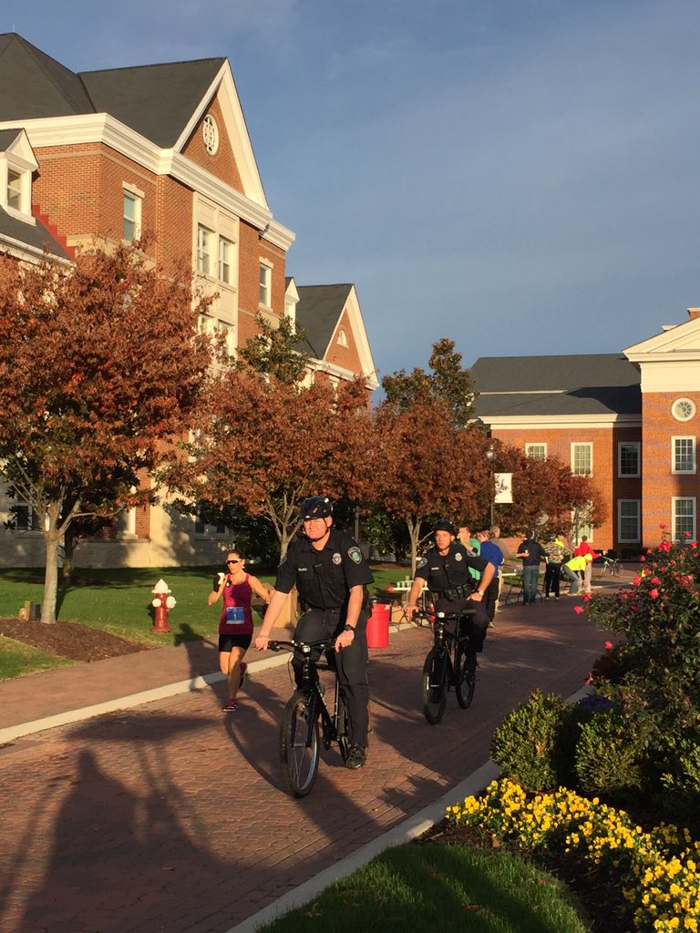 flatoutevents's tweet photo. Thank you @NewportNewsPD and CNU police! #thankful #lawenforcement #VRF2015 https://t.co/90vmaotUdE