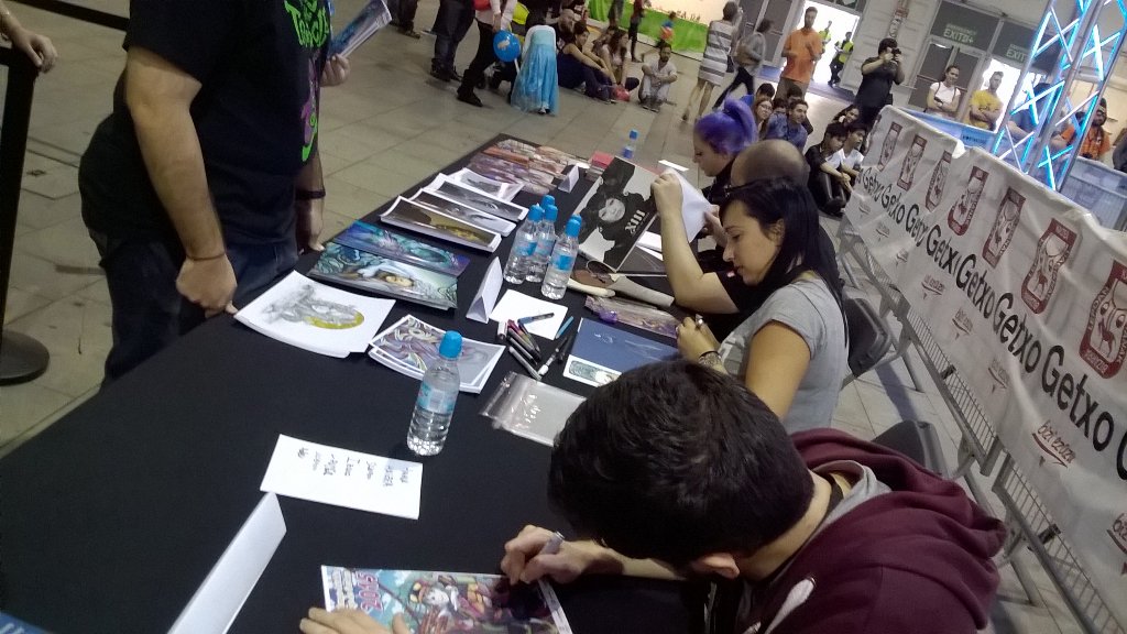 GetxoManga's tweet photo. Sesión de firmas @NekroXIII @BeaGonzalezArt @BrekoSeven y #NadiaSK https://t.co/d7daFQRVQe