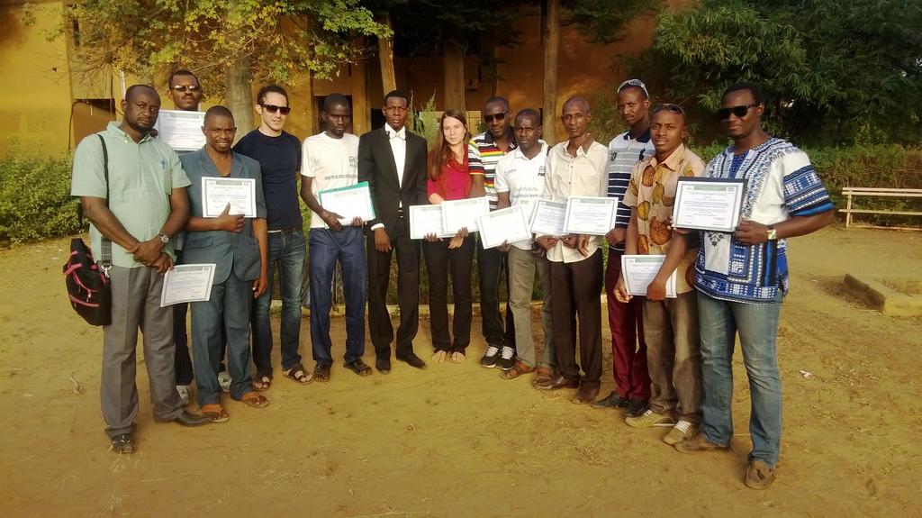 amadoumirak's tweet photo. Capacité renforcer , les formateurs #cinémamobile s'engagent d'avantage pour la #paix! Faites comme nous! #PDevII https://t.co/NgsRMVFiH3