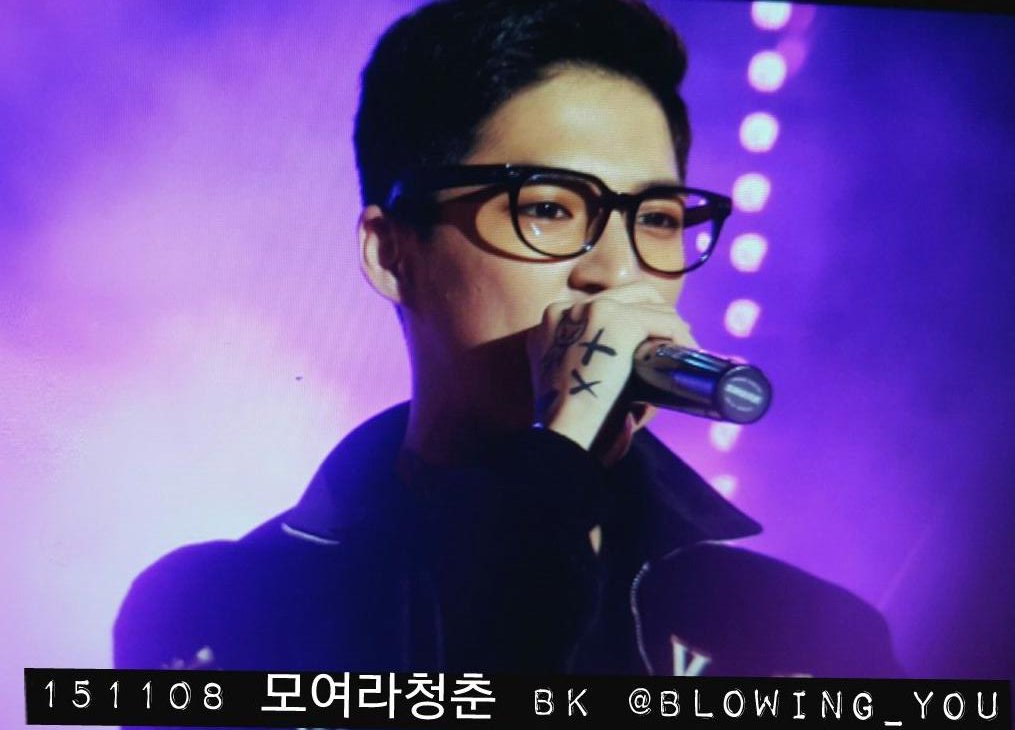 blowing_you's tweet photo. [PREVIEW] 151108 모여라청춘 BK
AFOS_BK #AFOS #BK#아���스 #모여라청춘 #��경 #비오는데안경 #김묻었네요 #잘생김 https://t.co/Wc2d3XxfY6