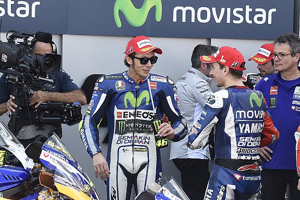 Motorsport_br's tweet photo. Quem será campeão? @ValeYellow46 ou @lorenzo99? Siga AO VIVO https://t.co/uXcasWHGed https://t.co/oT4c1MiK2e