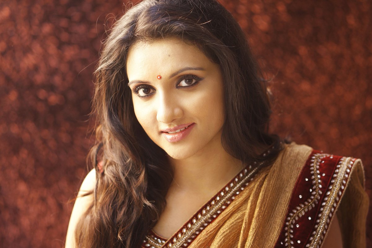 qatarliving's tweet image. How many people can attend Khayal-E-Ghazal with one Platinum ticket? Answer &amp;amp; win tickets!
qatarliving.com/events/khayal-…