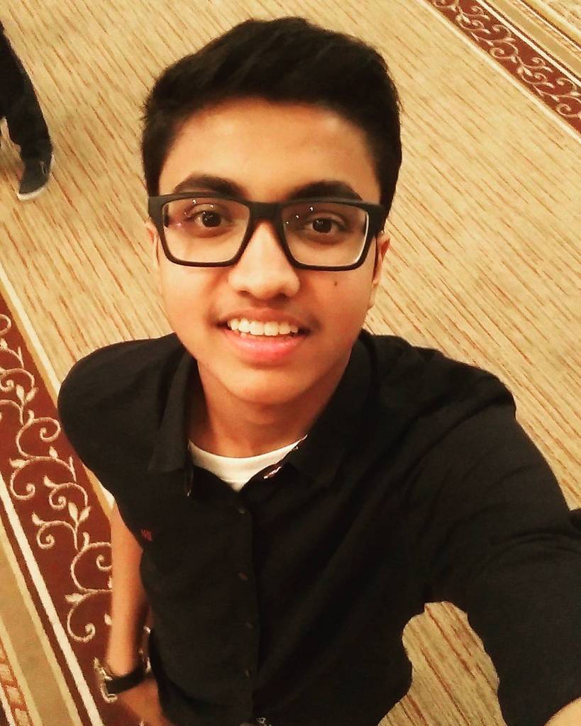 moosaizzat's tweet photo. #cuzitsbeenawhile #squareheadedandproud #squareheadforpresident https://t.co/WUISe7j3qI https://t.co/4YLFCBufZx