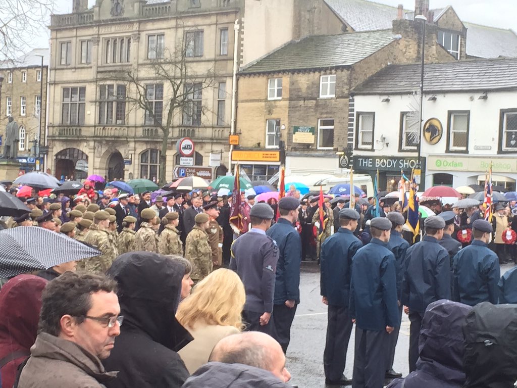 SkiptonBrass's tweet image. Skipton turned out despite the rain. Great to see so many. #SkiptonHour