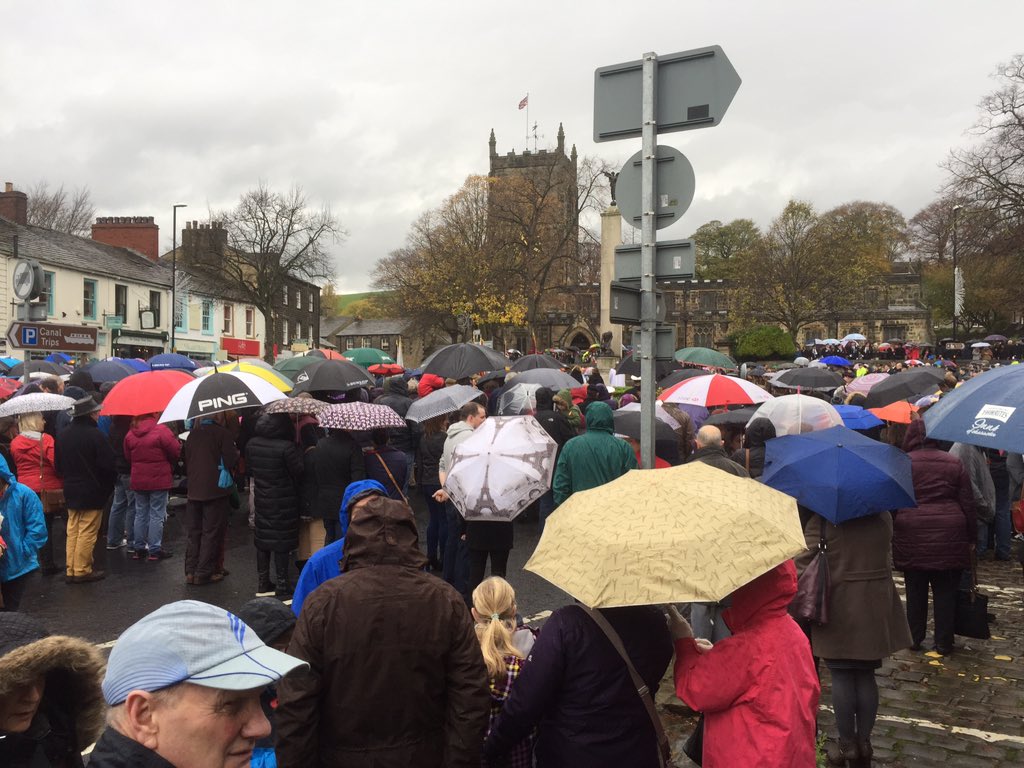 SkiptonBrass's tweet image. Skipton turned out despite the rain. Great to see so many. #SkiptonHour