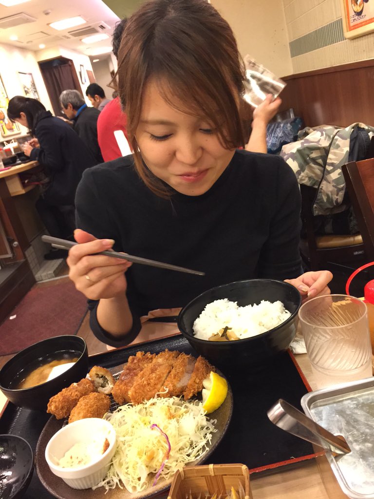 Uzivatel 土門土門 Na Twitteru 初ライブ ゆかさん奢りで連れてってもらいました ありがとう 1列目 ハイタッチできたのは感動メンディー腹筋やばす俺も目指そうかねそろそろ でんぱ組 Incもなかなか マギー可愛いすぎ告られたらごめん ライブ後よく食べる女