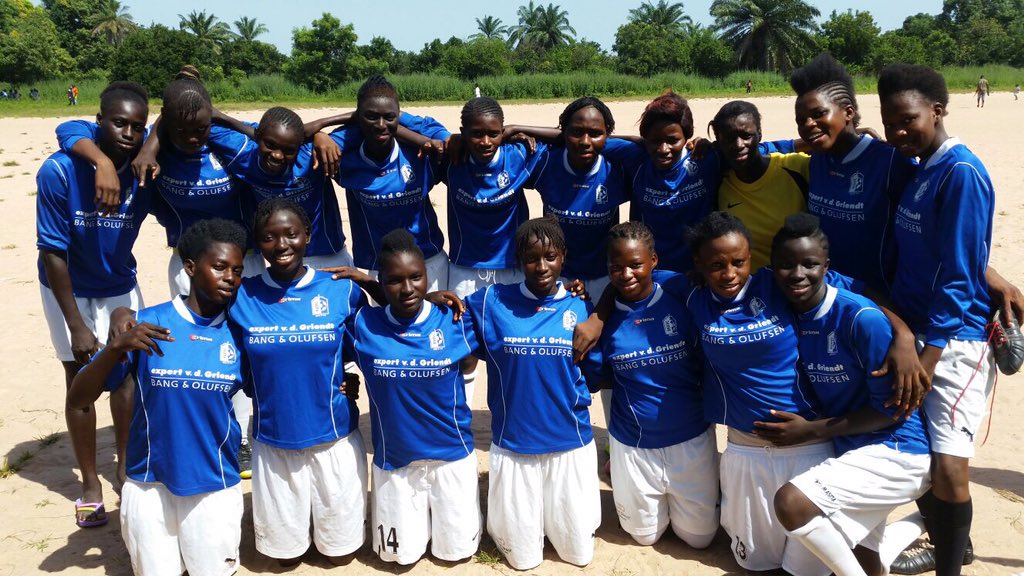 SportGambia's tweet photo. Door #RKDVC (@RKDVCDrunen) geschonken outfits beginnen hun 2e leven bij 'n vrouwenteam in #Sifoe. Reuze bedankt! https://t.co/kR1eoWBcGo