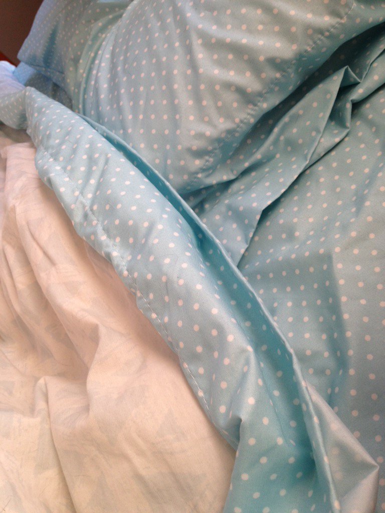 Lizzard214's tweet photo. Bought some new "microfiber" sheets and they are awesome.
That is all.
#sweetsheets https://t.co/XdTSCTO37R