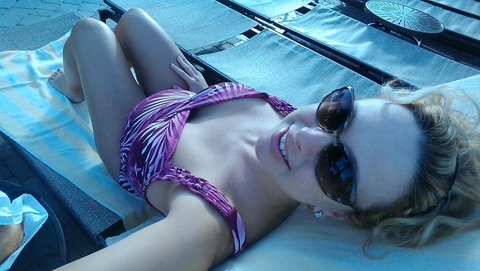 Pool side on my birthday in Orlando. Going to see Mickey today! https://t.co/FJFWmRYPYd<a href="/tag/footfetishfriday"class="tags"><span>#footfetishfriday</span></a>