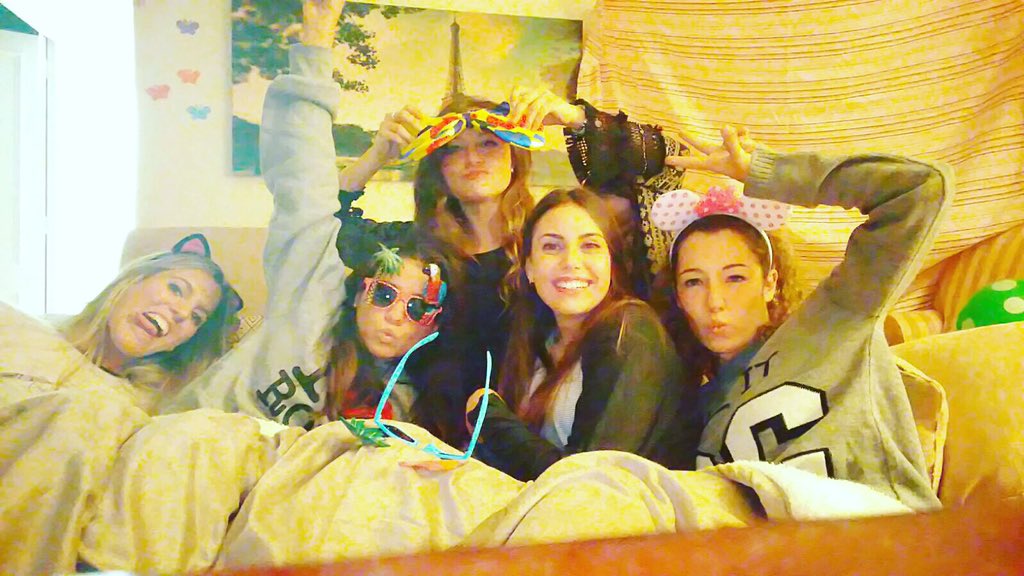 Saaarcfh's tweet photo. #SCMMN👑 que nunca falten motivos para sonreír. @ClaudiavallsP @Melanie120291 @martitasanchez #Noe https://t.co/ZrHYDPbG4p