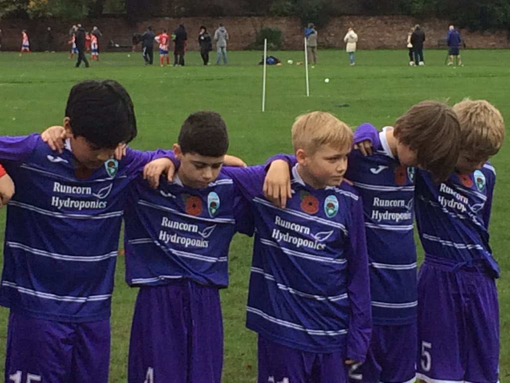 GlenburnJFC's tweet photo. An impeccable minutes silence held this morning! #weremember #together https://t.co/qKBOyfVXrP