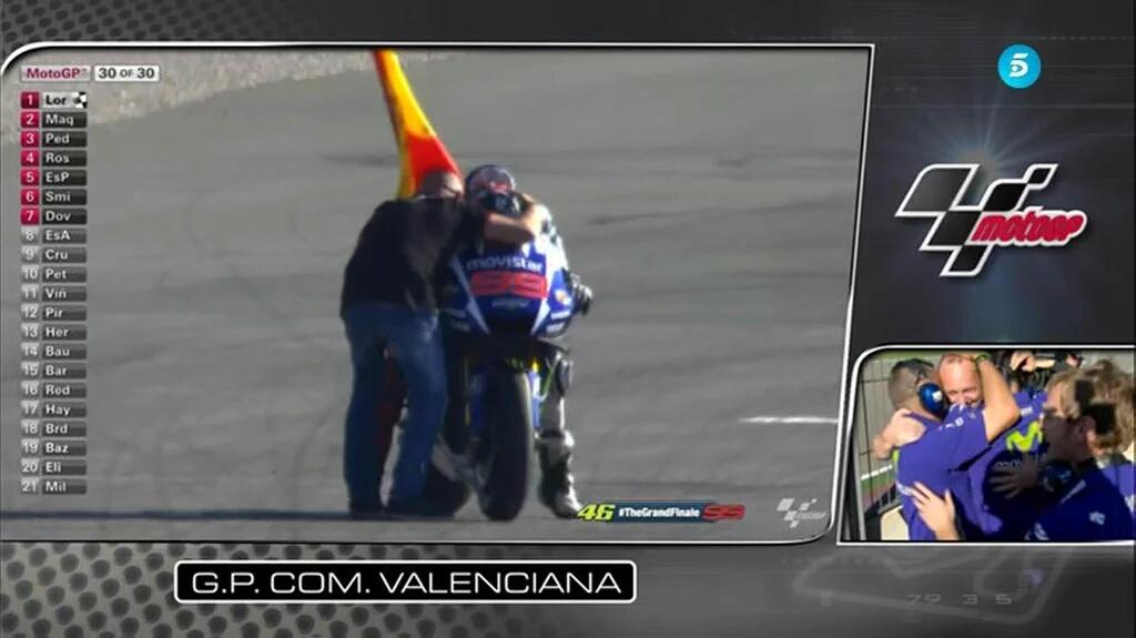 Bolanet's tweet photo. Congrats, Jorge Lorenzo juara dunia! Salut dan respect untuk perjuangan Valentino Rossi. https://t.co/TK48okDzbO